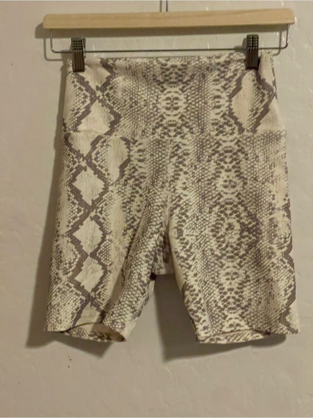 Beach Riot Bike Short Taupe Snake Ribbed- Size M - Picture 3 of 5